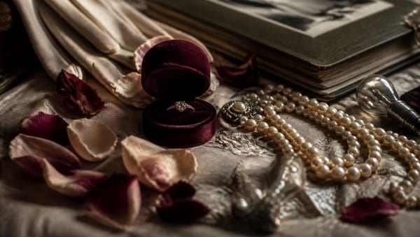 E se il giorno più bello della vita fosse un altro? Non solo indimenticabili abiti da sposa: i look di fidanzamento…